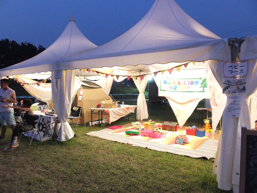 子ども向けのテント。テントの中のテントで授乳もできる。