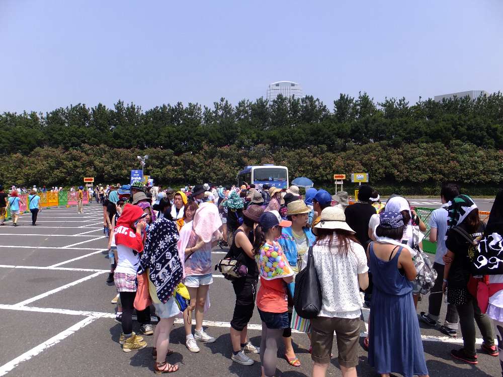 シャトルバス乗り場。