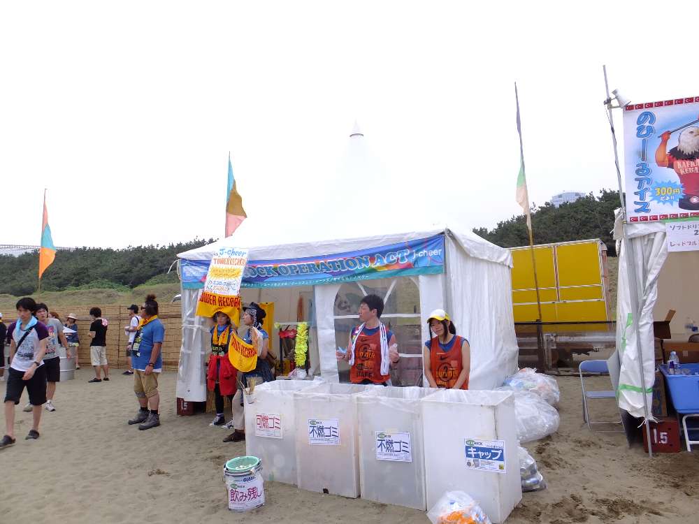 ごみ分別のテント。