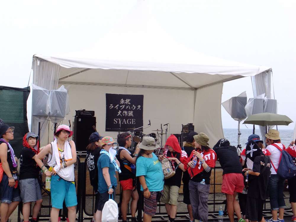 東北ライブハウス大作戦のステージ。