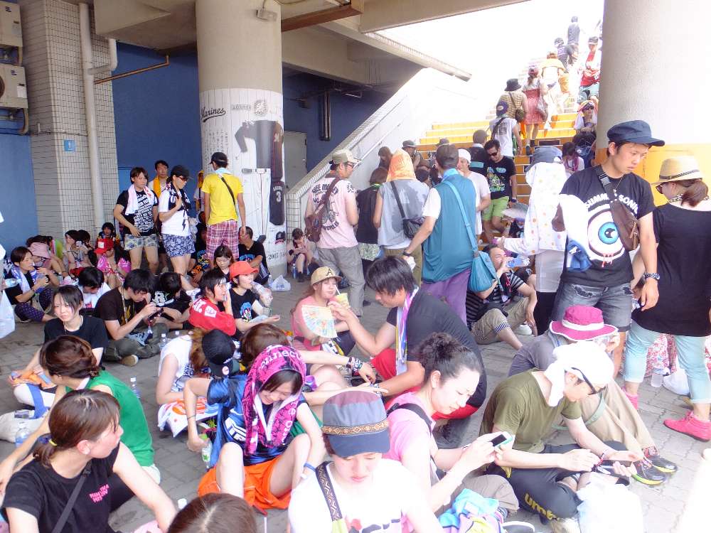 マリンステージというよりはマリンスタジアムの下の日陰の風景。