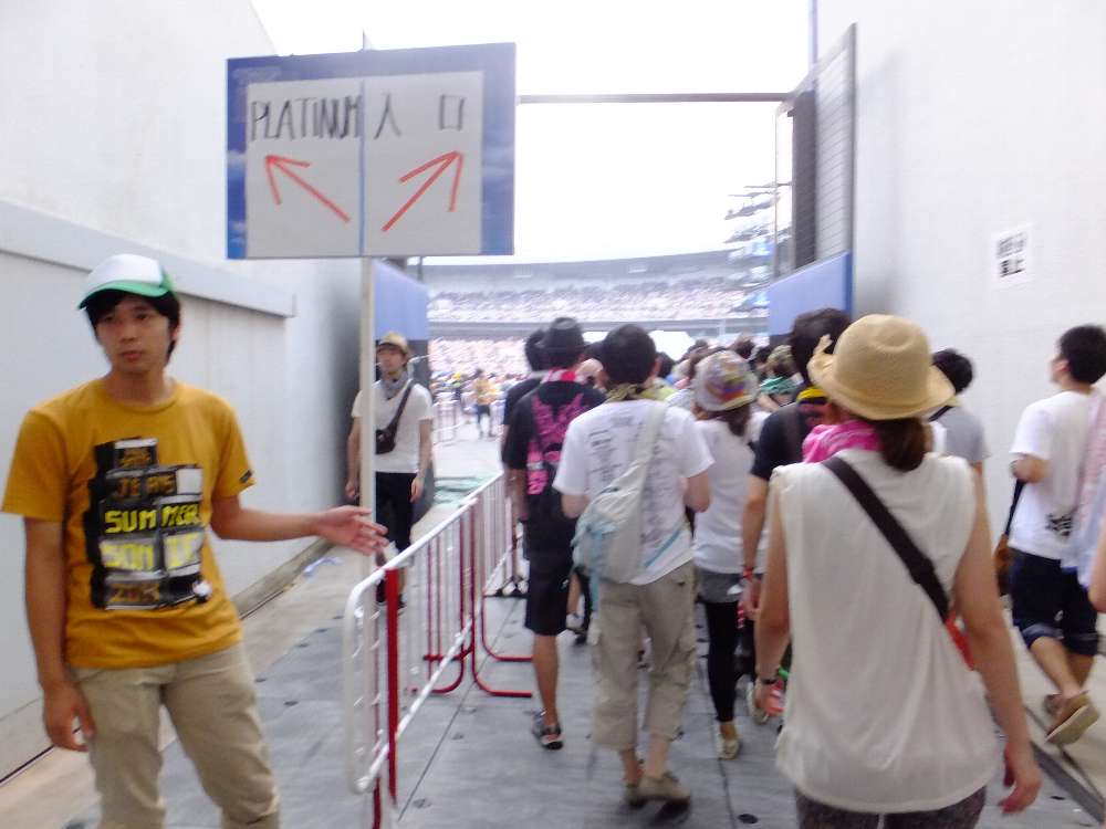 プラチナムエリアと通常エリアの指示。