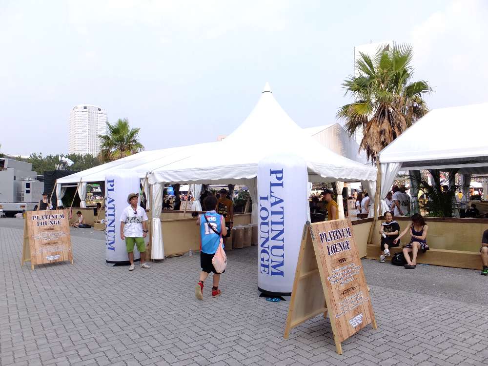 プラチナムチケット用ラウンジ。