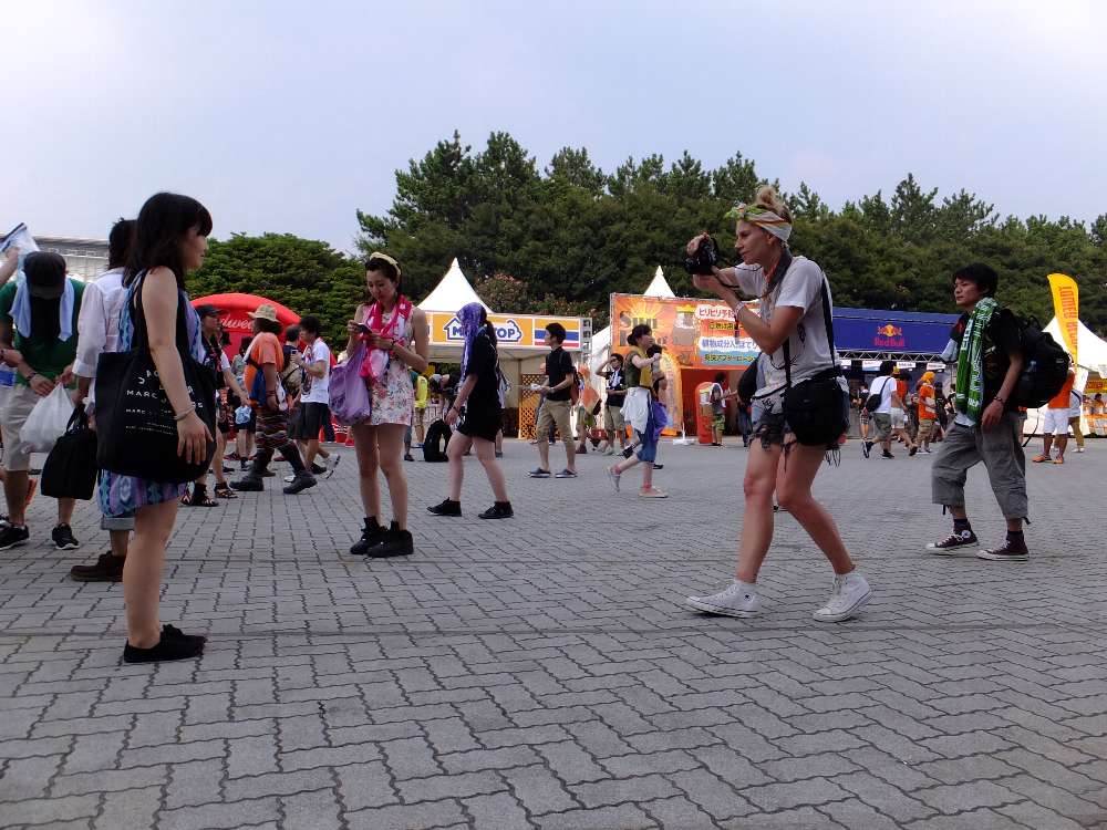 ナイキの靴を履いているおしゃれな人を撮影していた。