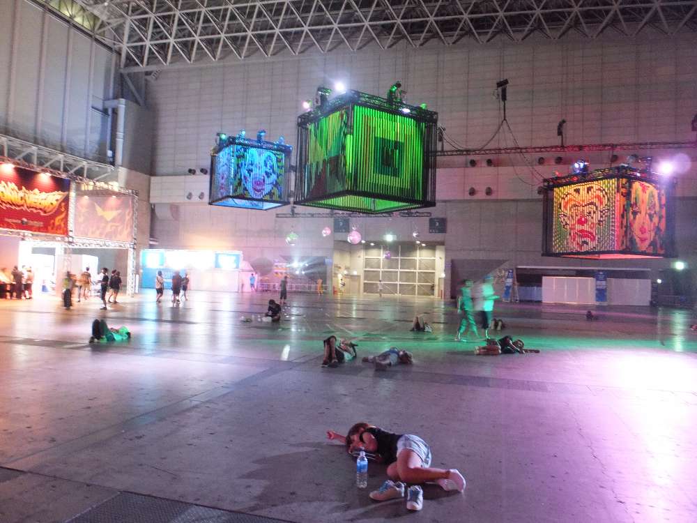 ソニッカートのスペース。初日午後10時40分ごろ。