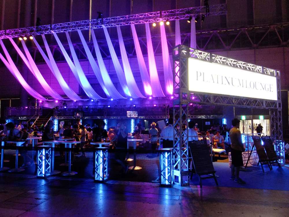 幕張メッセ内のプラチナムラウンジ。