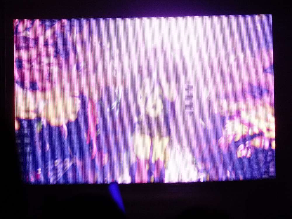 カーリー・レイ・ジェプセンが客席に降りて歌う。