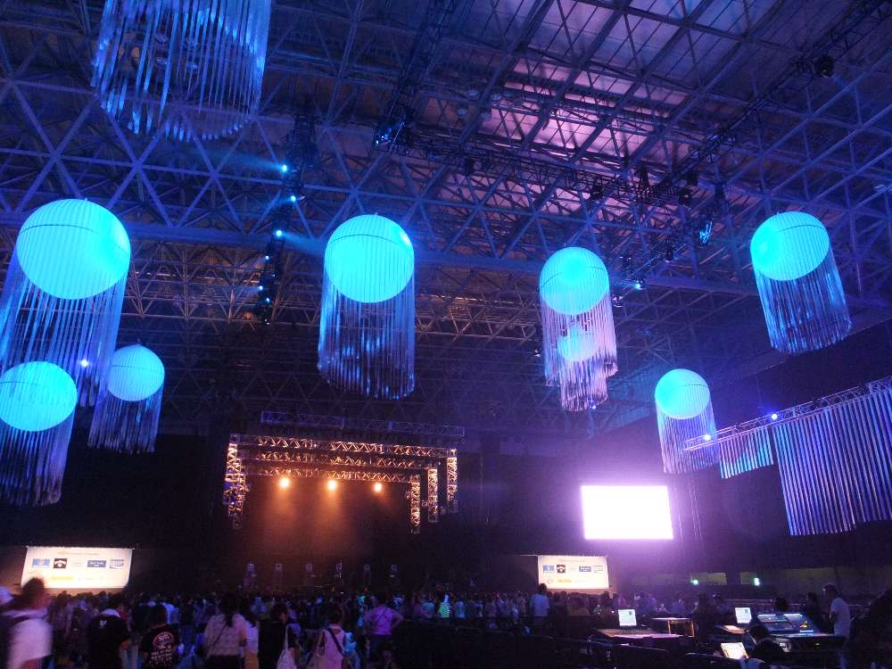 幕張メッセではソニックステージとレインボーステージで徹夜の公演が設定されている。