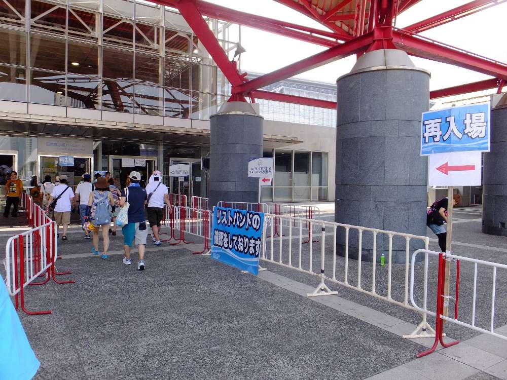 幕張メッセの入り口。再入場側。