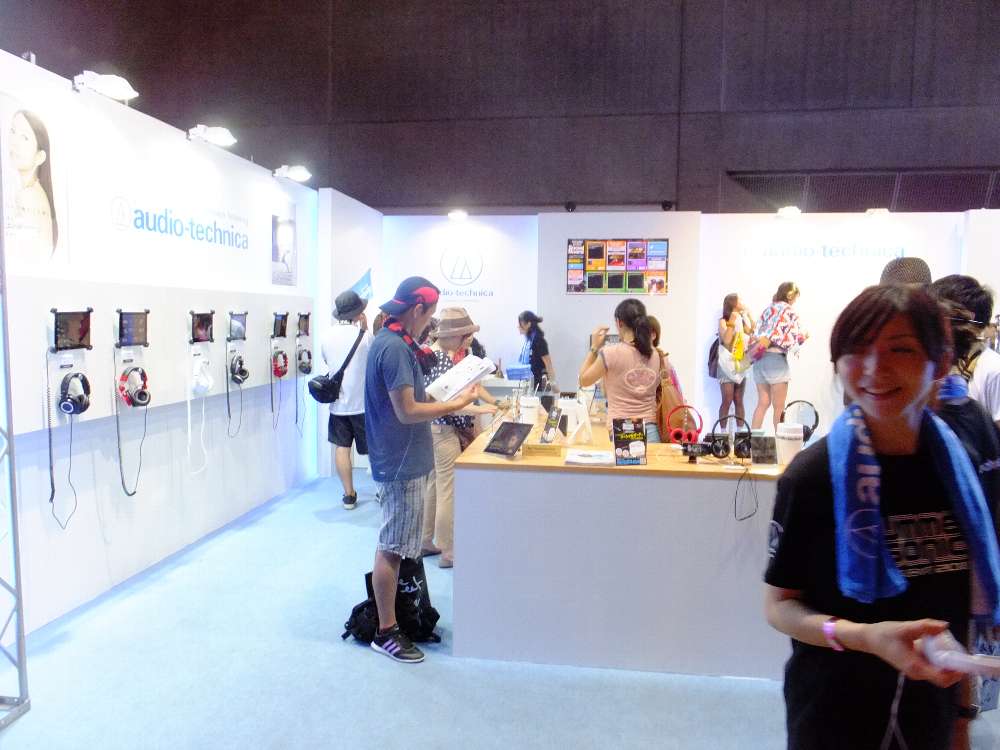 主にヘッドホンを販売する。