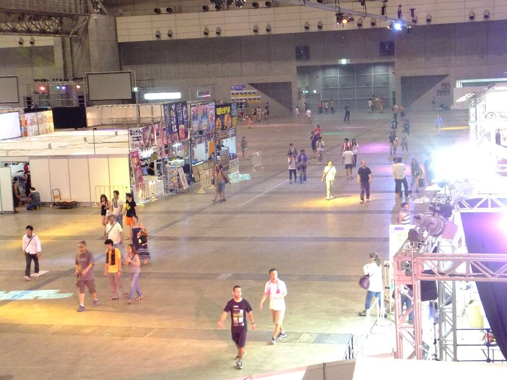 飲食店も撤収中で営業していない。