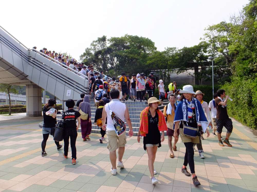 マリンステージへの歩道橋。