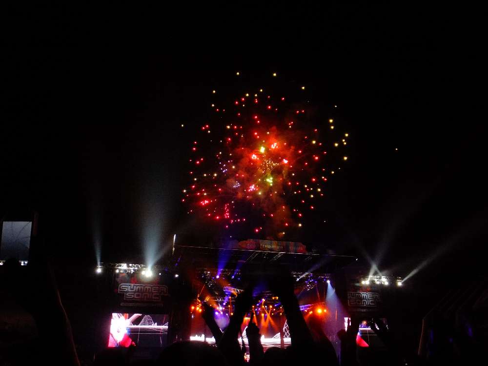 ミューズの公演中に上がった花火。