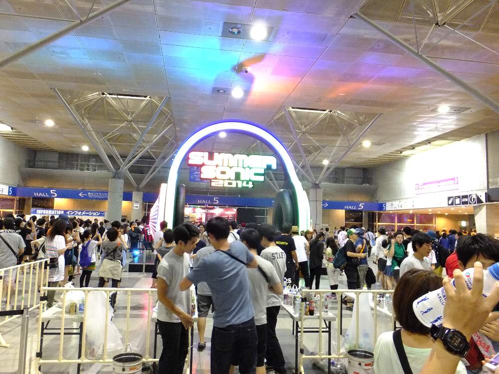 荷物チェック。