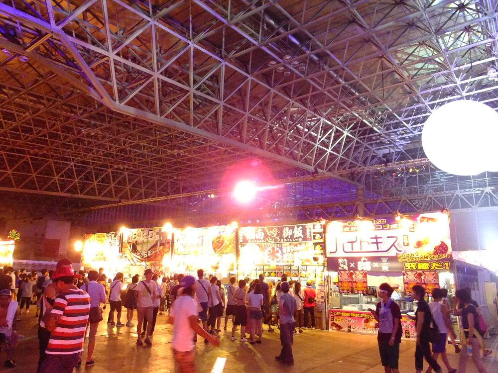 飲食店の並び。