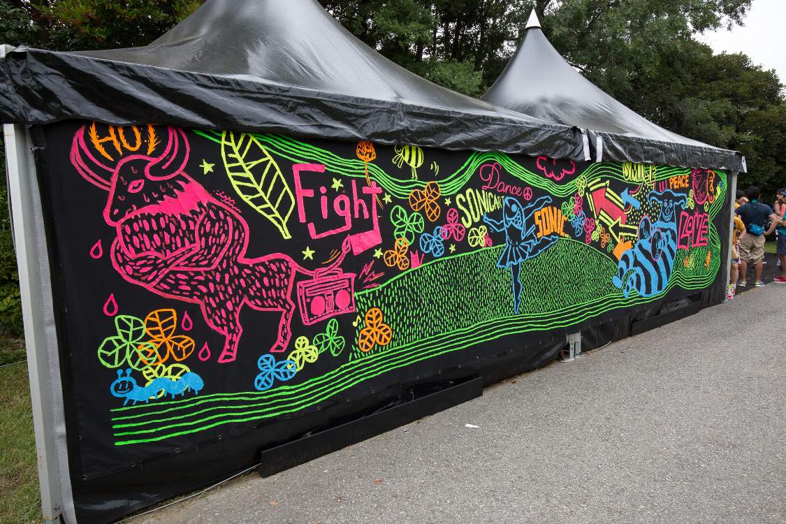 同様のテントは各地にある。