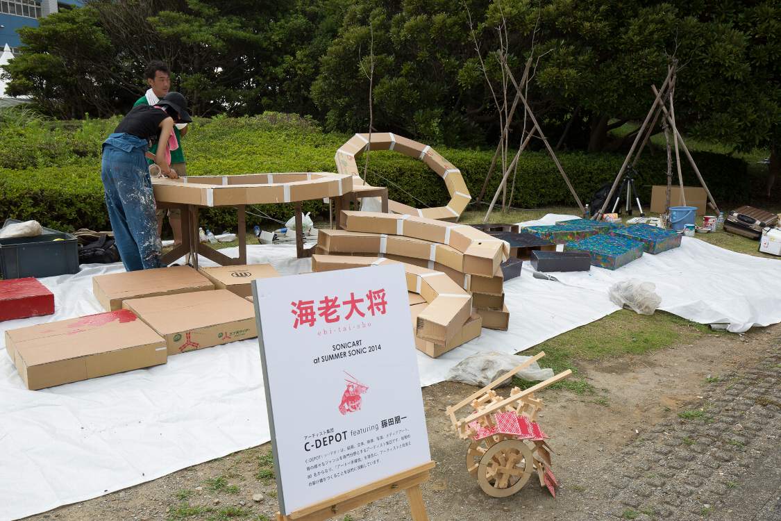 マリンステージの入場ゲート前。