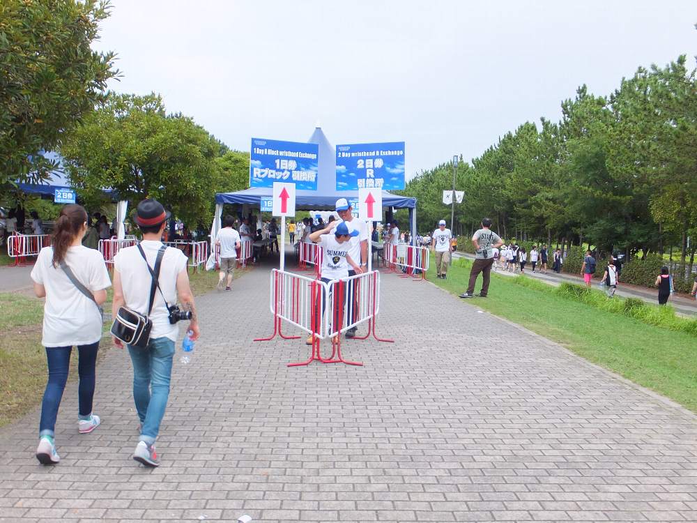 列は1日券と2日券、ブロック別に4分割。