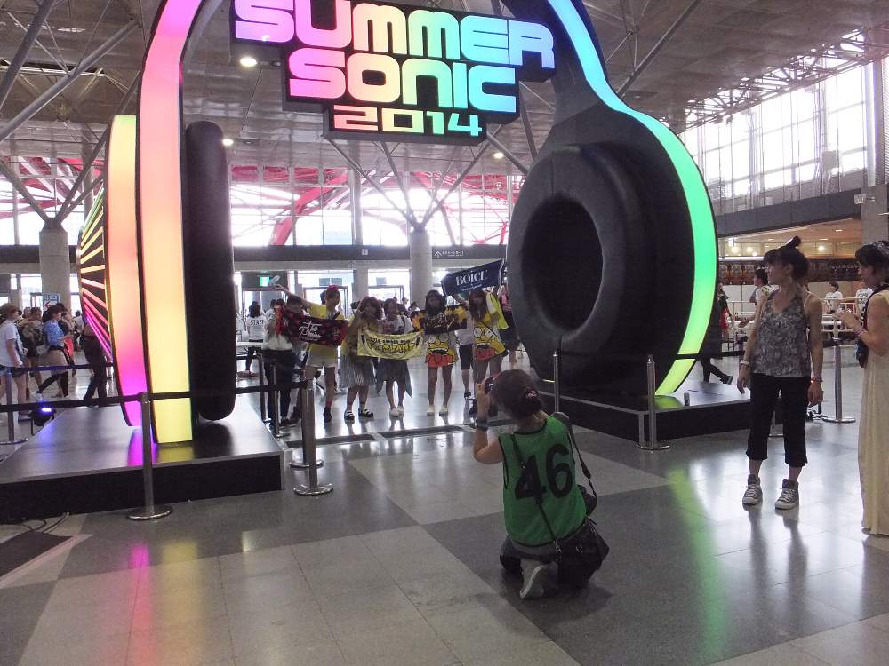 公認メディアによる記念撮影。