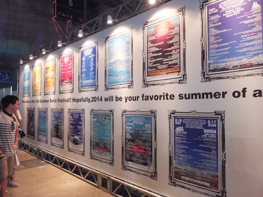 過去のサマーソニックのポスター。近年は毎年飾られている。