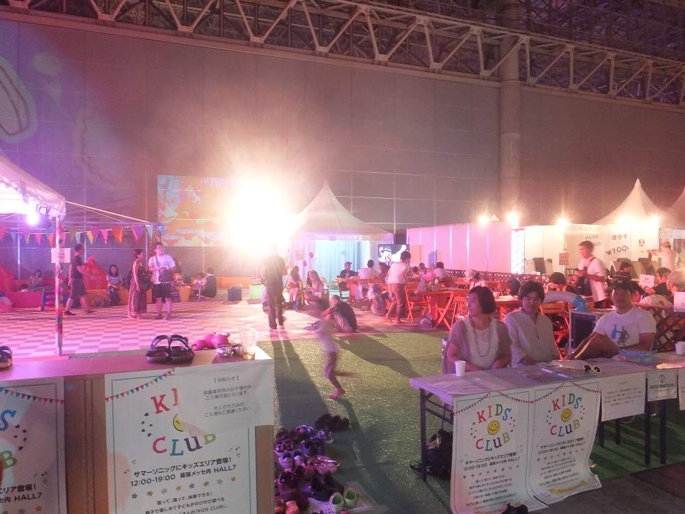 子どもは保護者同伴で入場。