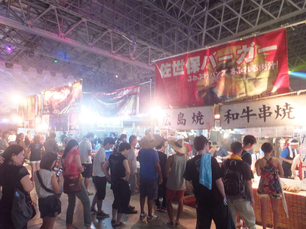 幕張メッセの飲食店の列その8。