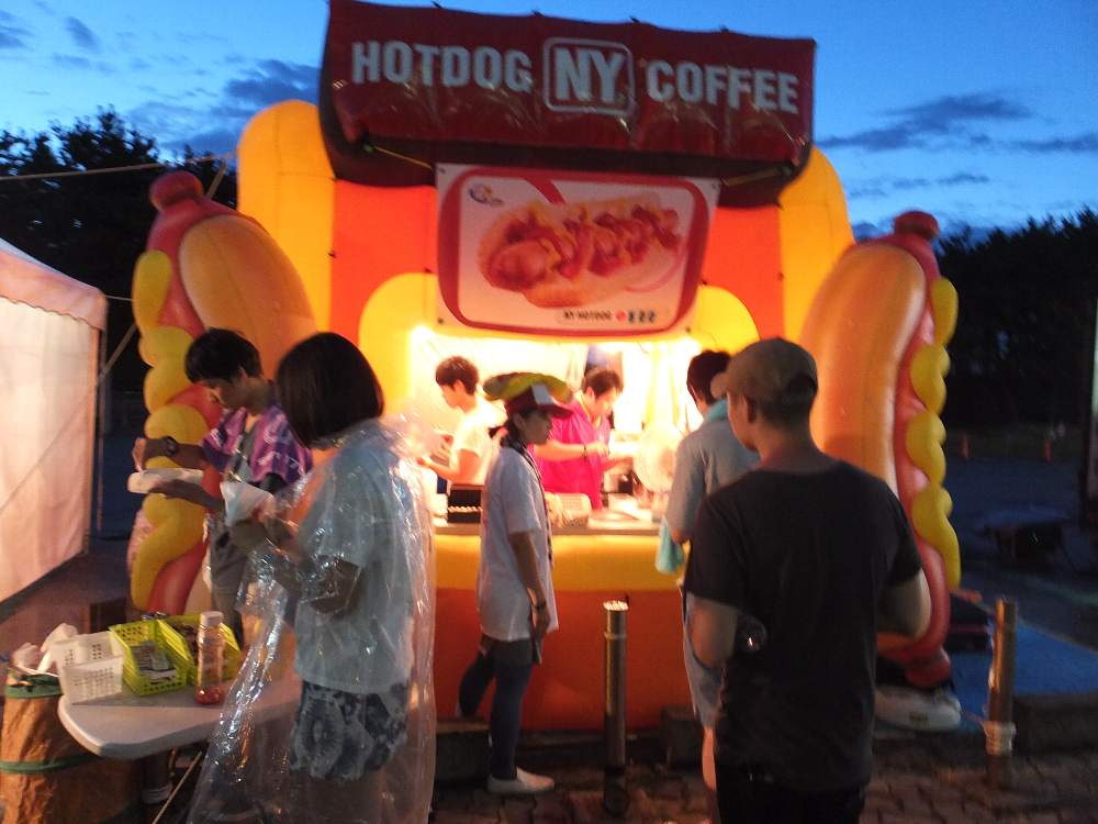 ホットドッグ店。