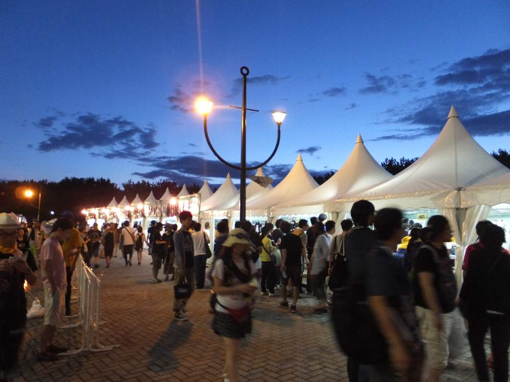 午後7時ごろまでは営業している。