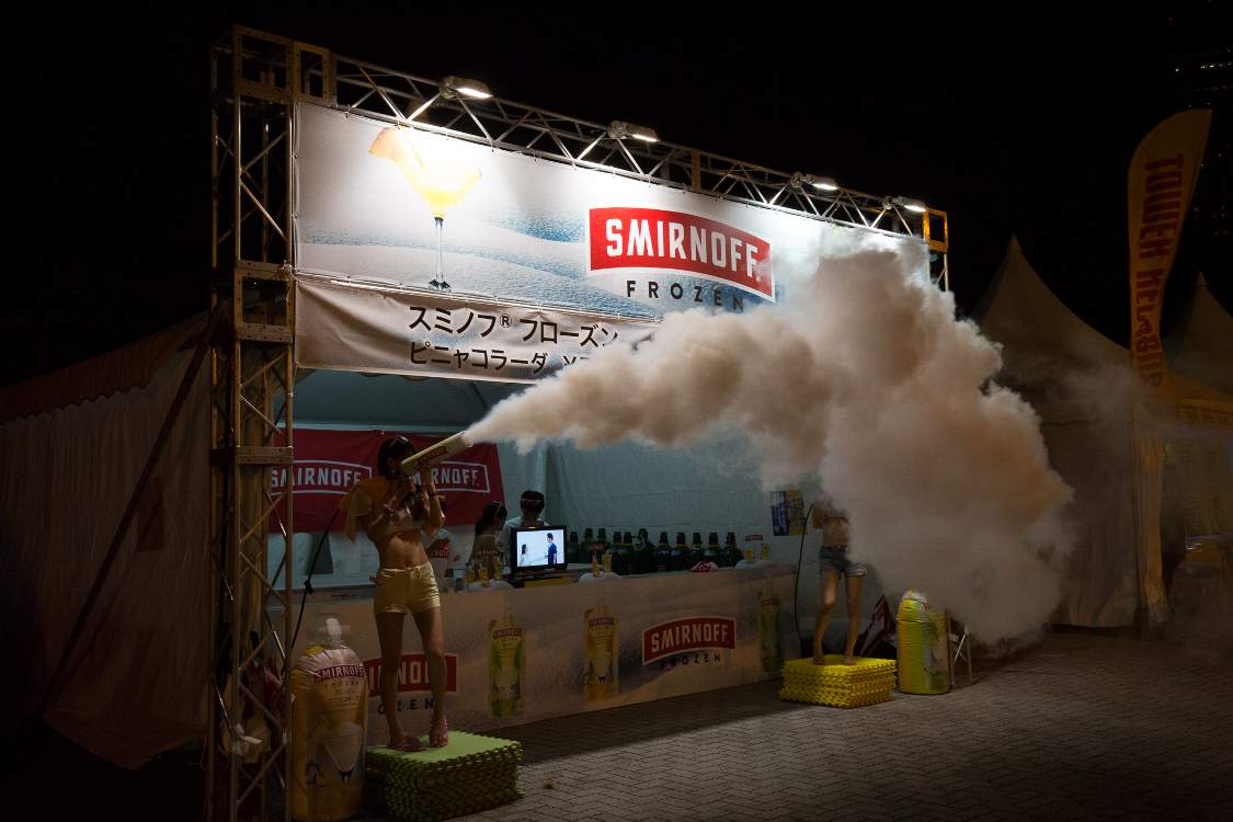 客がいないときも噴射して宣伝する。