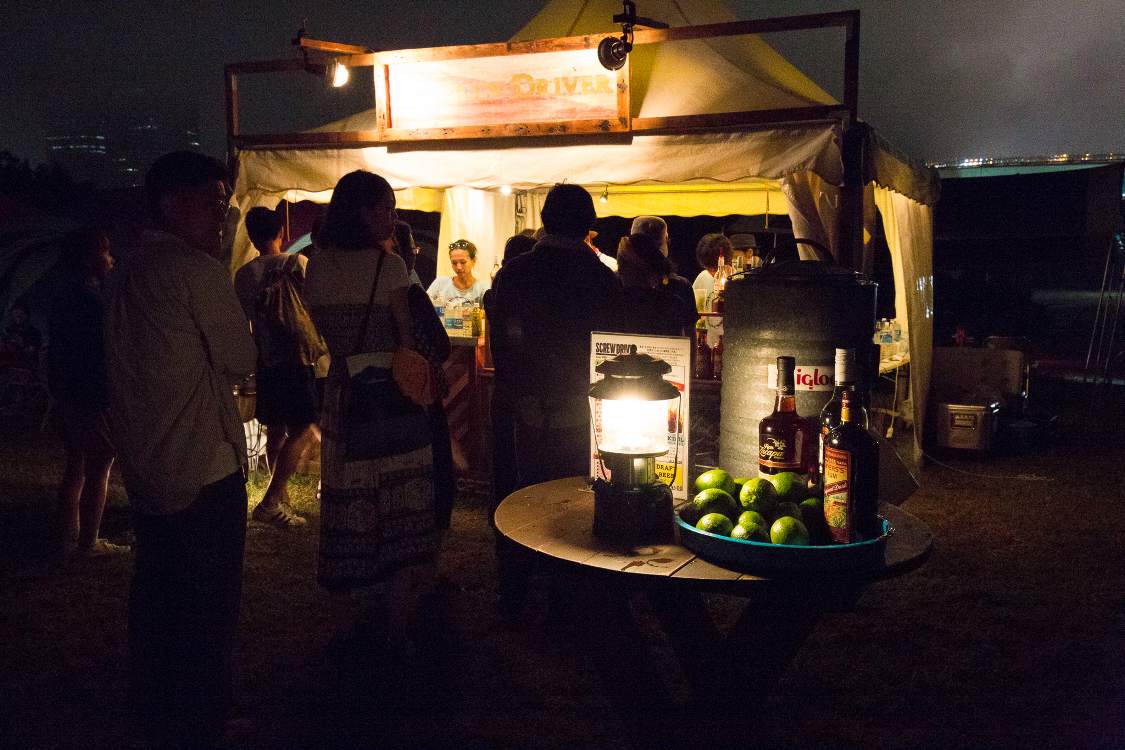 飲食店というよりは飲料店。