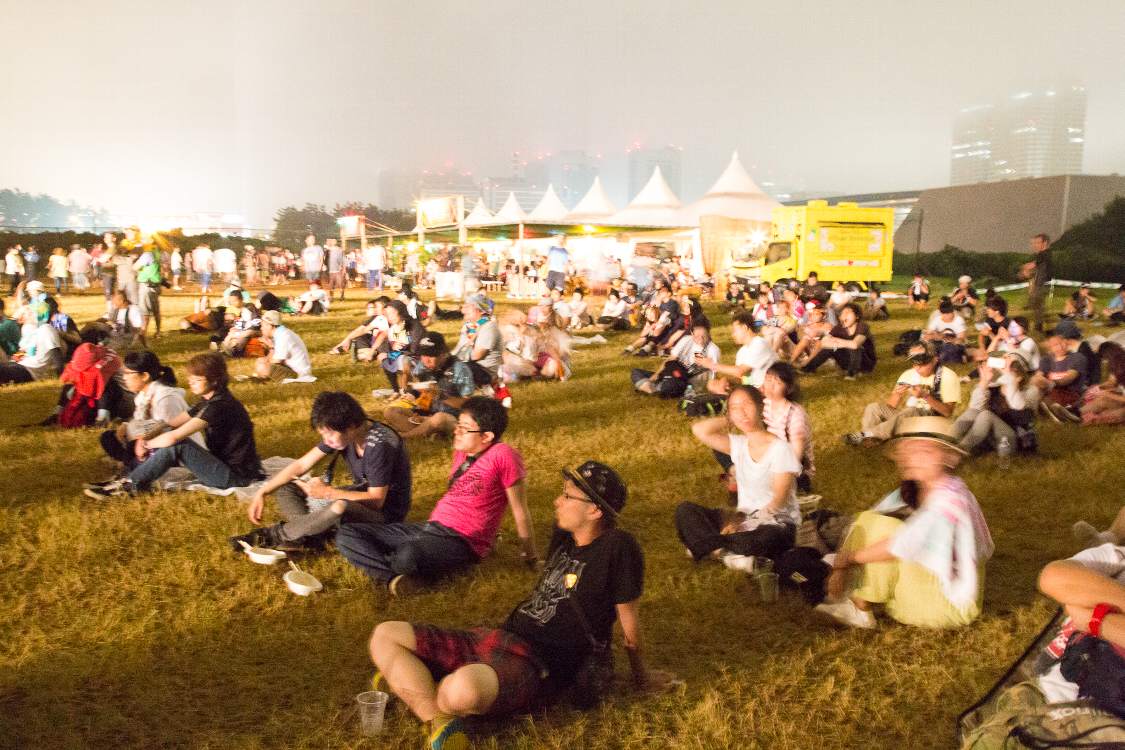 土曜の午後9時30分ごろ。実際はもっと暗い。