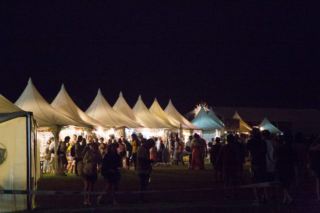 土曜午後10時ごろ。