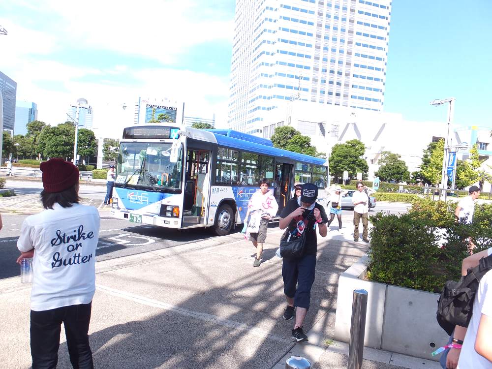 幕張メッセで降車。