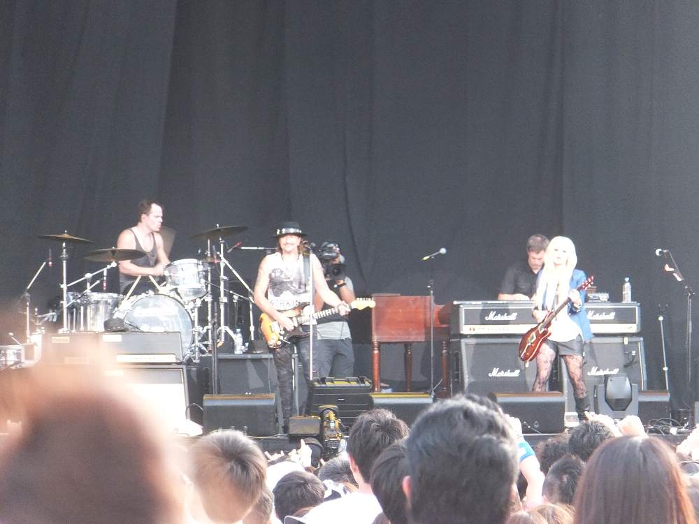 ボン・ジョヴィと同じく最後の曲は「ウォンテッド・デッド・オア・アライヴ」だった。