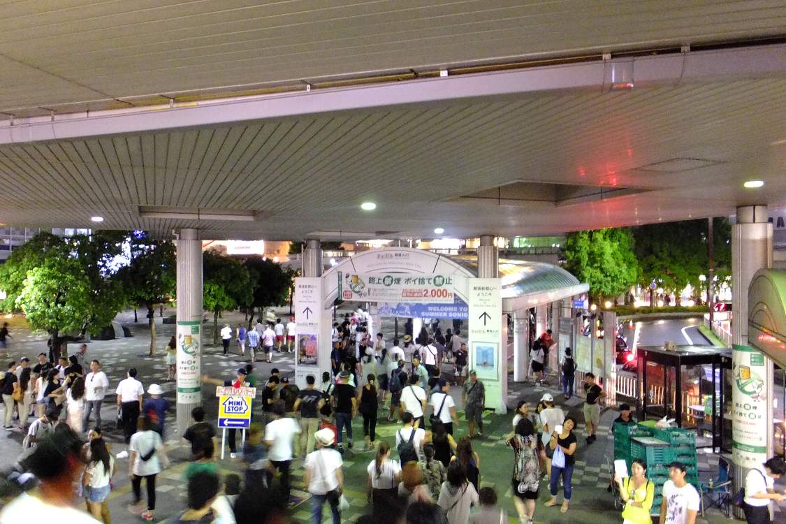 海浜幕張駅の西口。