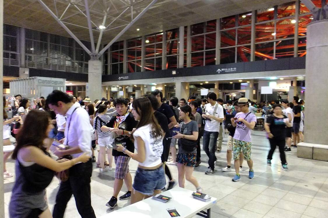 紙のタイムテーブルを配布。