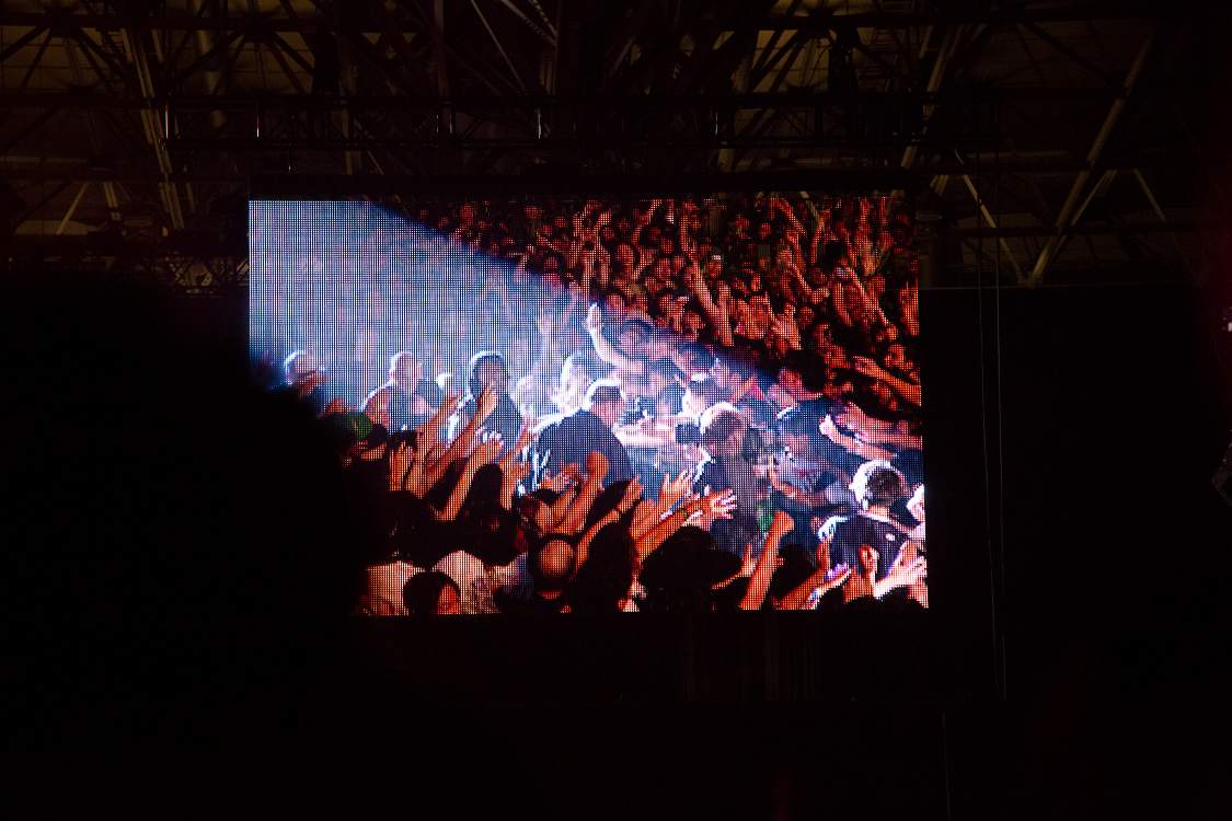 観客にも接触し、短い時間で多くの演出を作っていた。