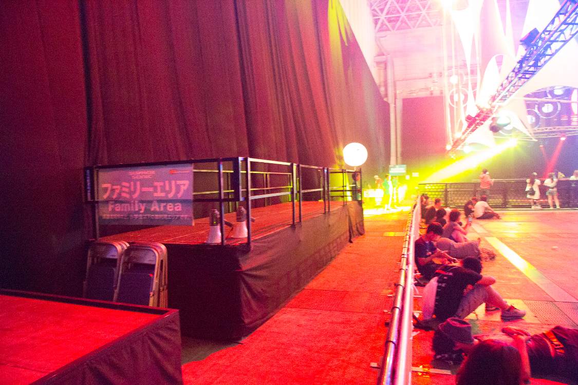 ファミリーエリアとプラチナエリアの導線。