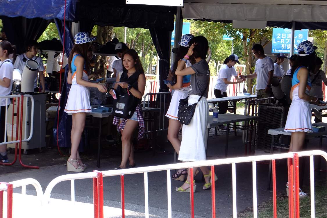 リストバンド引換所を通過。