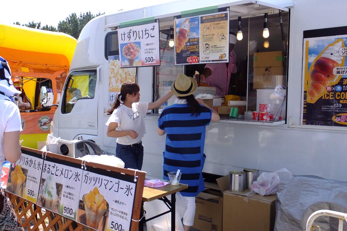 かき氷、ソフトクリーム等の店。