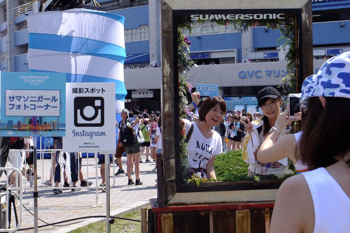 インスタグラムと提携している。