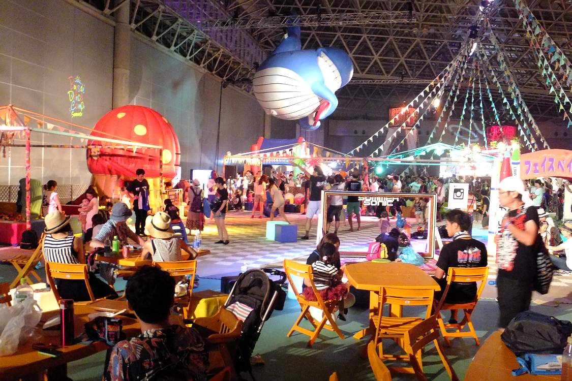 キッズクラブ内のテーブル。