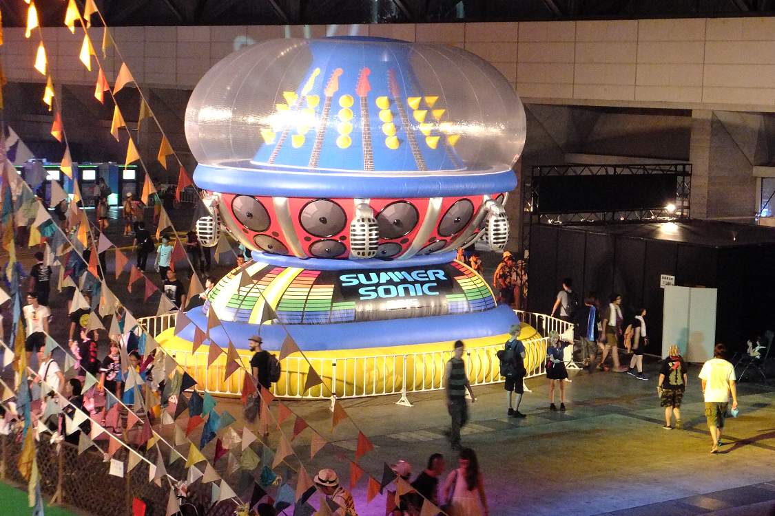 かつてはマリンステージ周辺にあった造形物。ロゴは変更。