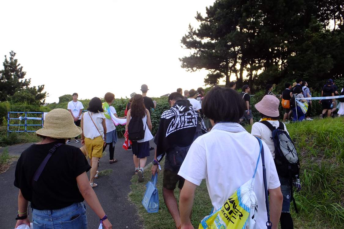 シーサイドビレッジ側へ。