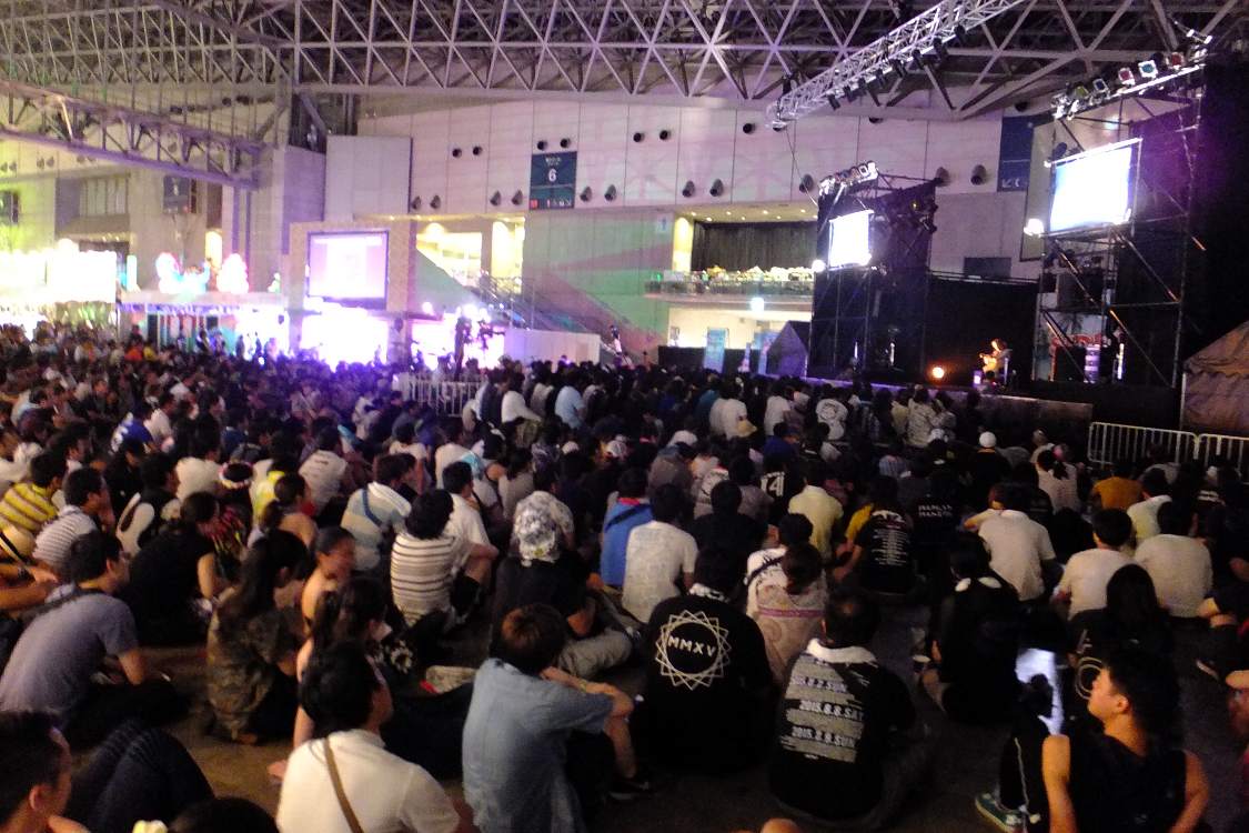 以前はガーデンステージで行われていた。