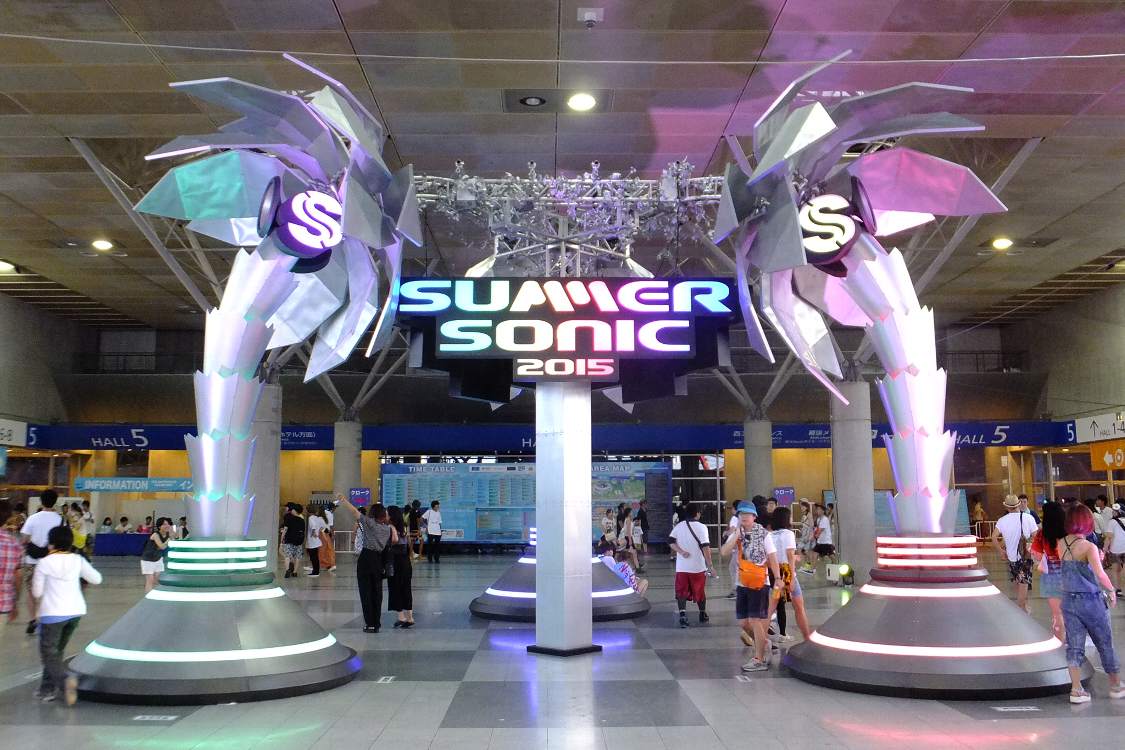 幕張メッセの大型造形物。例年と違い、回転しない。