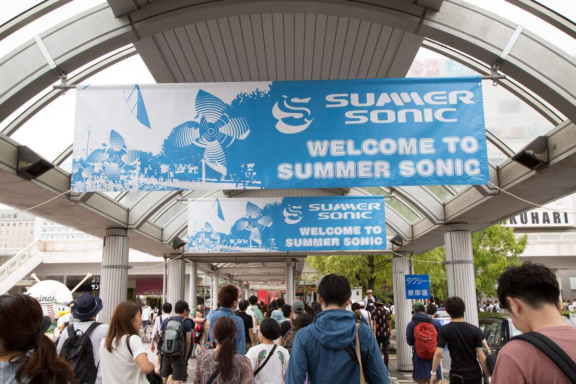 サマーソニックの横断幕。昨年デザインを変更しました。