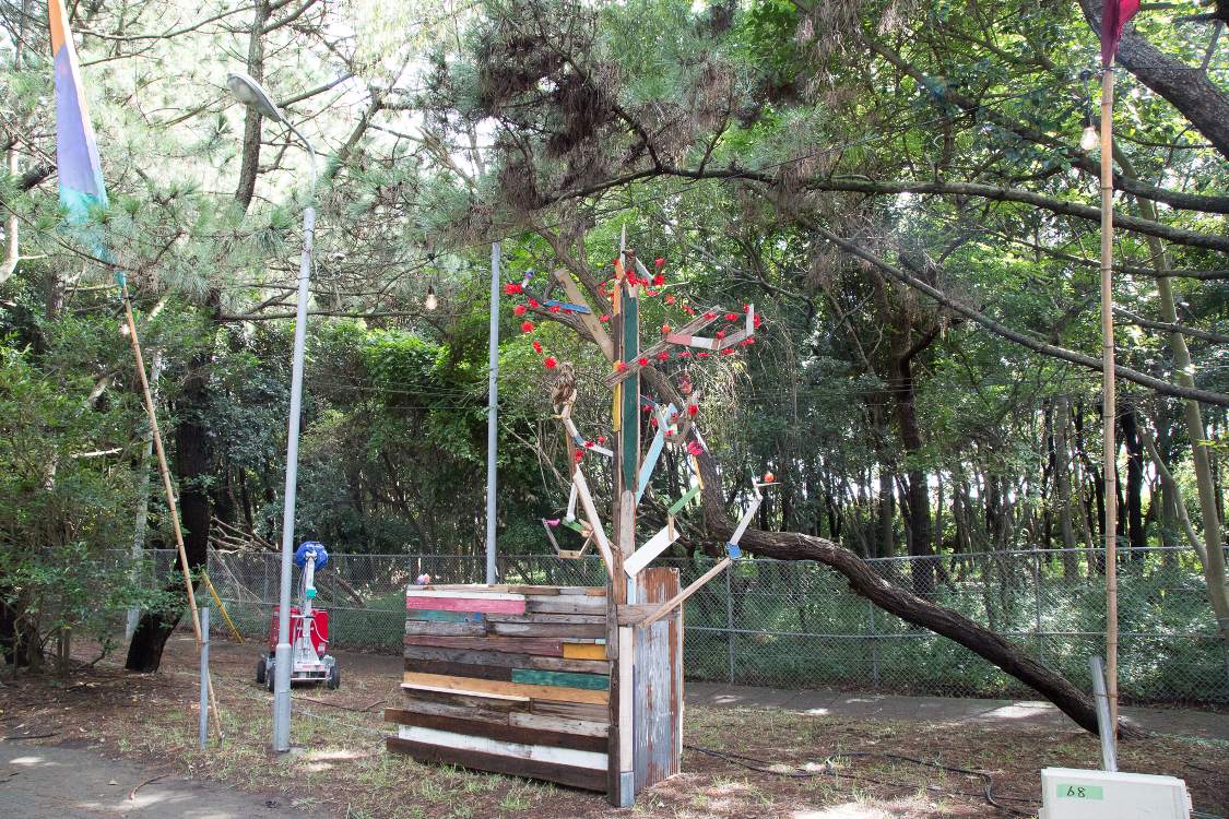 途中のいろいろなオブジェ。