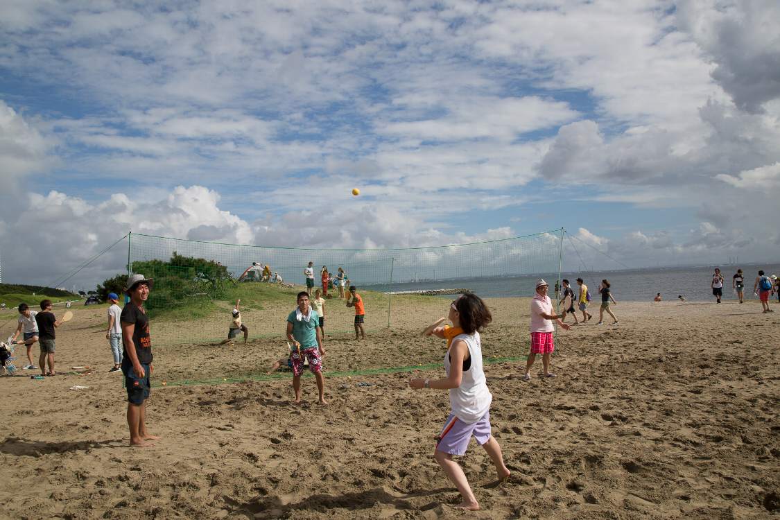 砂浜で行うラケット球技のフレスコボール。