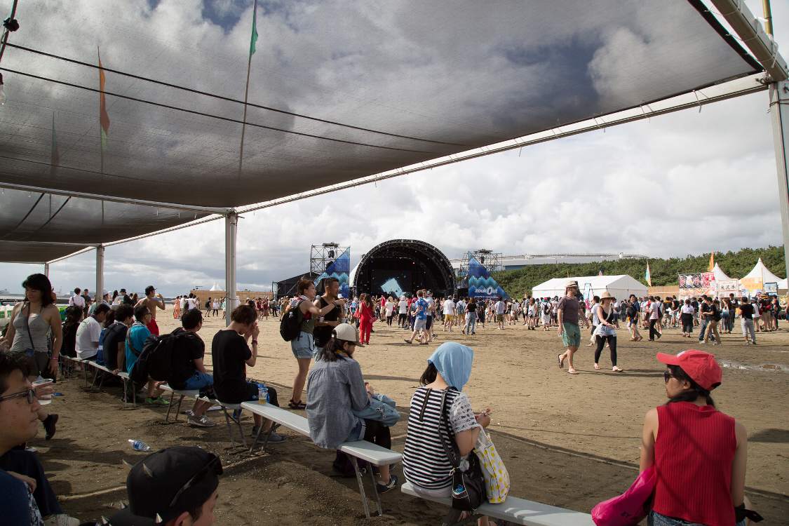 昨年よりステージの規模を縮小しています。